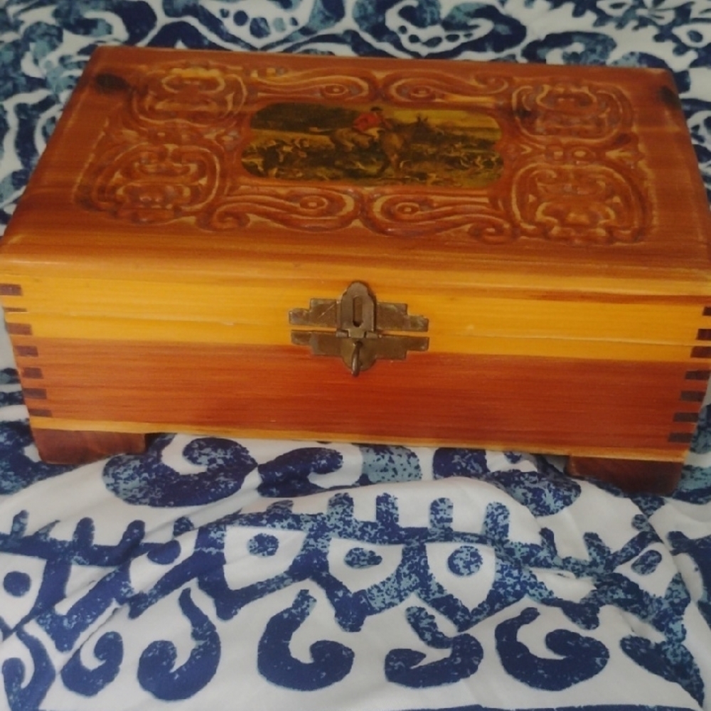Vintage America Carved Wooden Box with Gold Accent - Picture 2 of 15